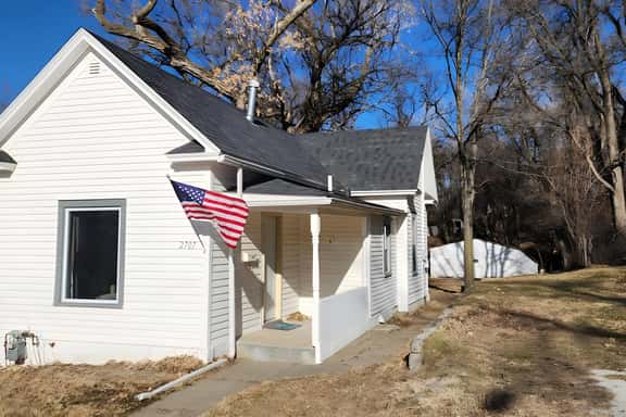 Cozy American Style Cottage in Sioux City - Image 1
