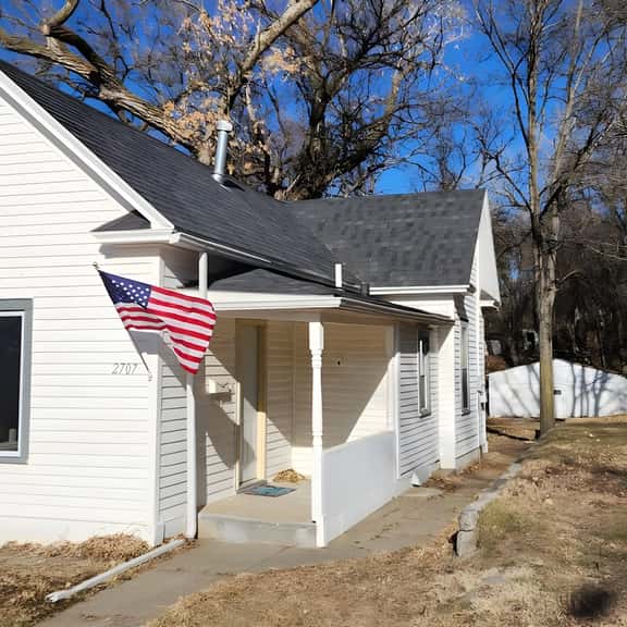 Cozy American Style Cottage in Sioux City - Image 1