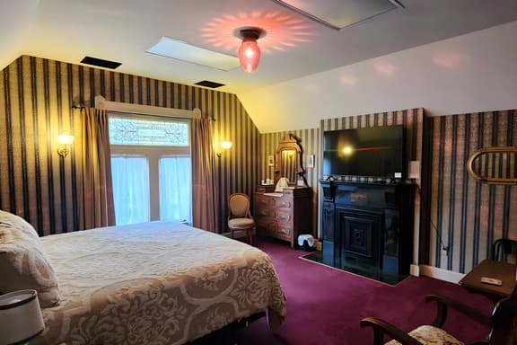 #3 The Gold Room at the Feitshans House